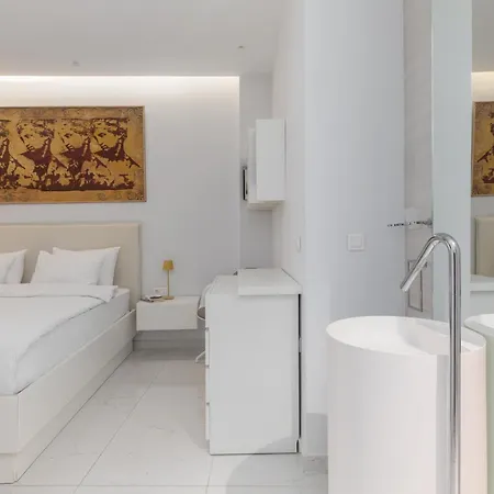 Aria, Lux Seafront Apt With White Tower View *
