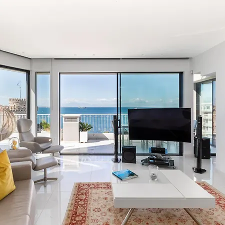 Aria, Lux Seafront Apt With White Tower View Салоніки