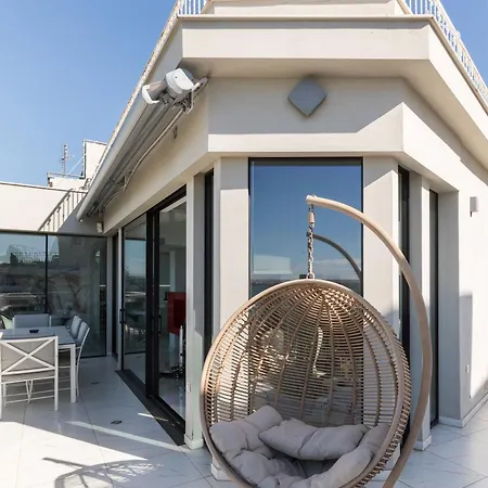 Aria, Lux Seafront Apt With White Tower View Салоніки