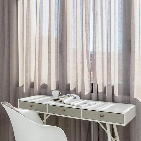Aria, Lux Seafront Apt With White Tower View Салоніки