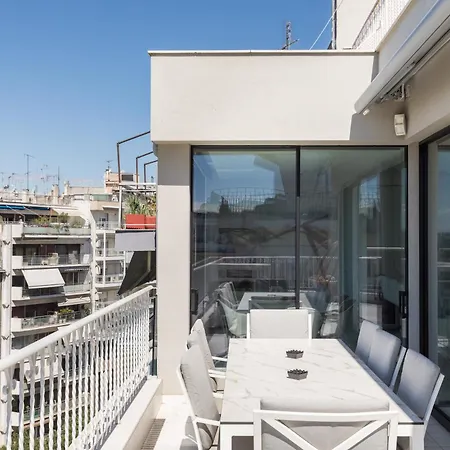 Aria, Lux Seafront Apt With White Tower View *
